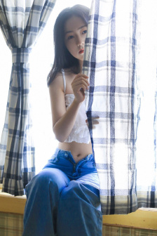 在逃生游戏里花式挨草